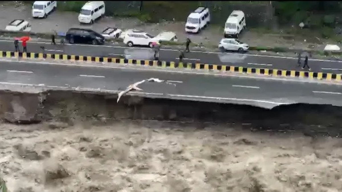 Several parts of Himachal Pradesh reported landslides and flash floods due to rising water levels in the Beas River, Several parts of Himachal Pradesh reported landslides and flash floods due to rising water levels in the Beas River,