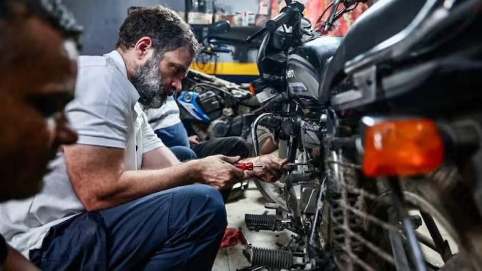 The former Congress chief described his visit as the "next stop" of the 'Bharat Jodo Yatra' (Unite India Journey). The former Congress chief described his visit as the "next stop" of the 'Bharat Jodo Yatra' (Unite India Journey).