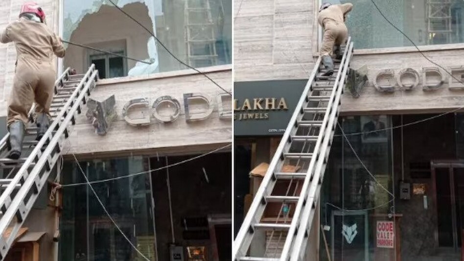 The people were taken to a nearby hospital for treatment. The people were taken to a nearby hospital for treatment.