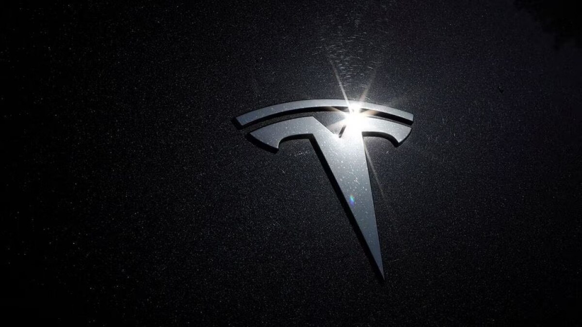 The directors, including Oracle co-founder Larry Ellison, agreed to return the equivalent value of 3.1 million Tesla stock options, according to a court filing. The directors, including Oracle co-founder Larry Ellison, agreed to return the equivalent value of 3.1 million Tesla stock options, according to a court filing.