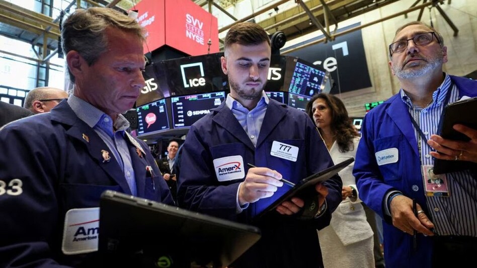 Traders work on the floor of the New York Stock Exchange (NYSE) in New York City, U.S Traders work on the floor of the New York Stock Exchange (NYSE) in New York City, U.S