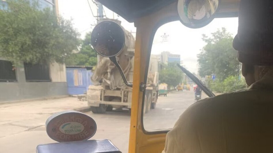 Twitter users found Natekar's experience in the city relatable and shared their own experiences in the comment box Twitter users found Natekar's experience in the city relatable and shared their own experiences in the comment box