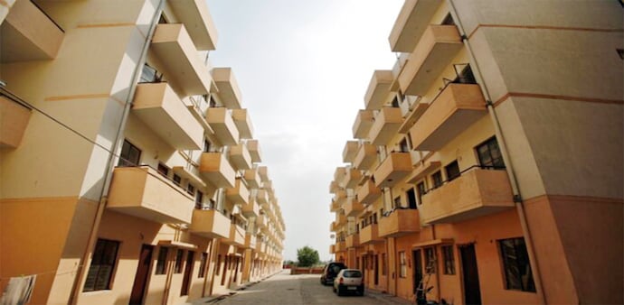 As per I-T rules, 50% of the employee's salary is eligible for HRA tax exemption if they live in any of the metro cities of India. As per I-T rules, 50% of the employee's salary is eligible for HRA tax exemption if they live in any of the metro cities of India.