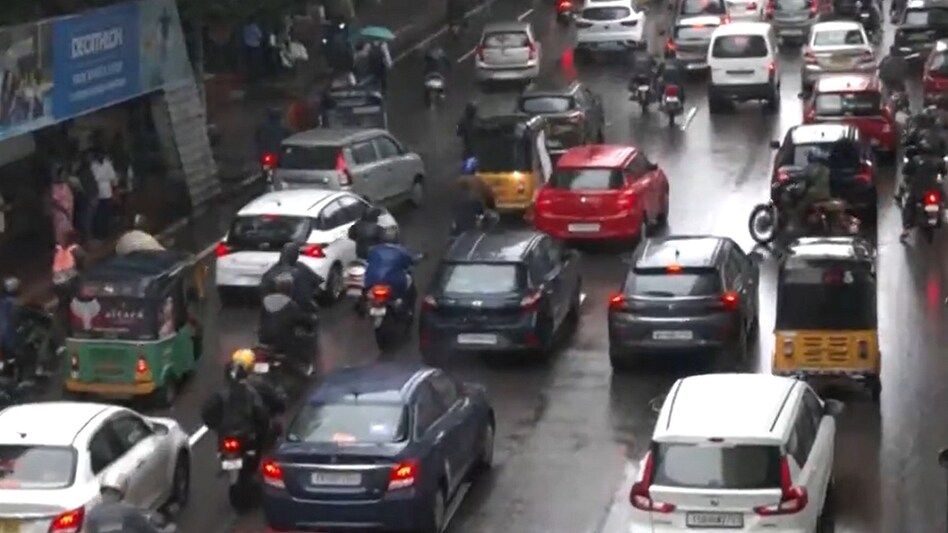 Hyderabad rains: Two-day holiday at schools, govt offices; CM KCR wants pvt firms to announce holidays Hyderabad rains: Two-day holiday at schools, govt offices; CM KCR wants pvt firms to announce holidays