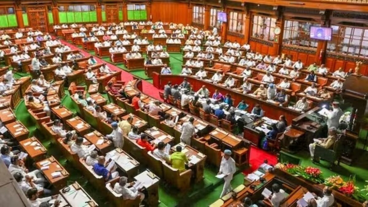 Karnataka: Nine BJP MLAs suspended for throwing paper at Deputy Speaker