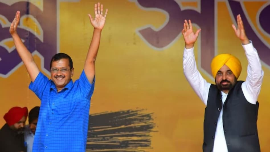 Earlier, Delhi Congress had targeted the AAP for opposing the ordinance, which curtails the power of the Delhi government on posting and transfer of bureaucrats. Earlier, Delhi Congress had targeted the AAP for opposing the ordinance, which curtails the power of the Delhi government on posting and transfer of bureaucrats.