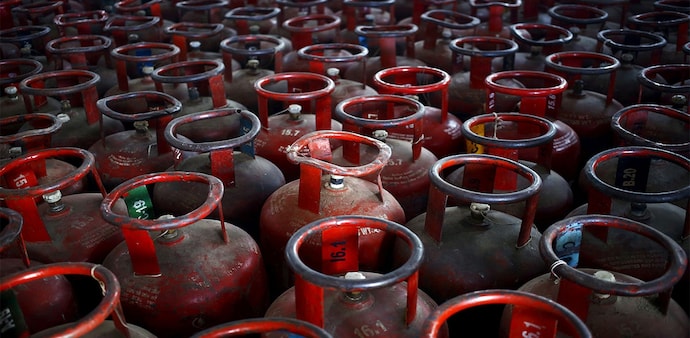 Commercial 19 kg LPG price hiked by Rs 7 Commercial 19 kg LPG price hiked by Rs 7