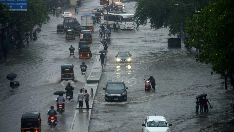 Mumbai received an average 100 mm of rainfall in the 24-hour period ending at 8 am on Thursday. Mumbai received an average 100 mm of rainfall in the 24-hour period ending at 8 am on Thursday.