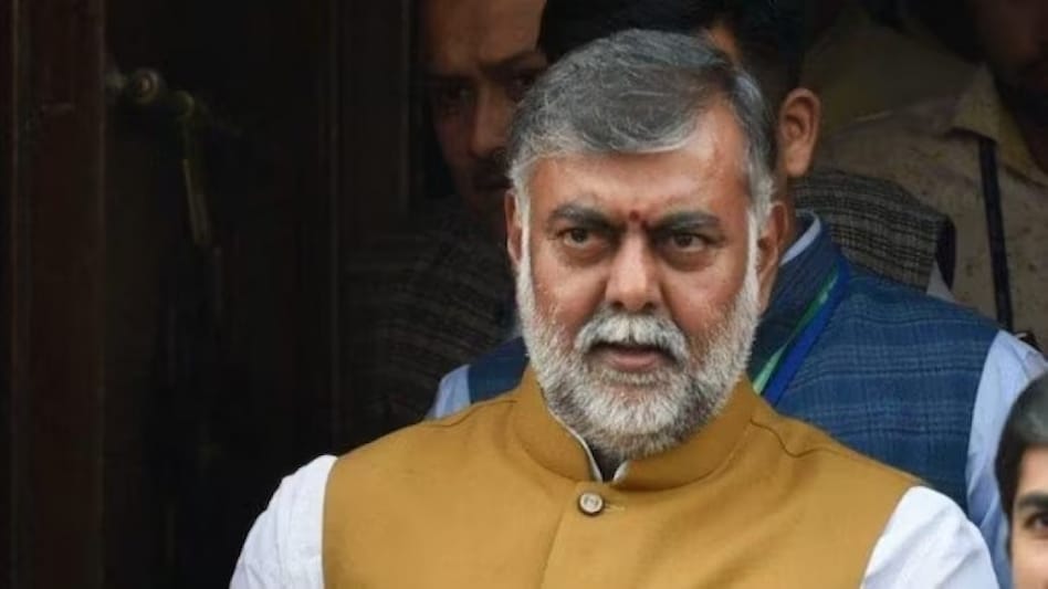 Cyber thugs make sextortion call to Union Minister Prahlad Patel, two arrested Cyber thugs make sextortion call to Union Minister Prahlad Patel, two arrested