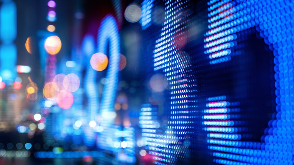 Saxo Bank's existing data governance approach was centralized and siloed Saxo Bank's existing data governance approach was centralized and siloed