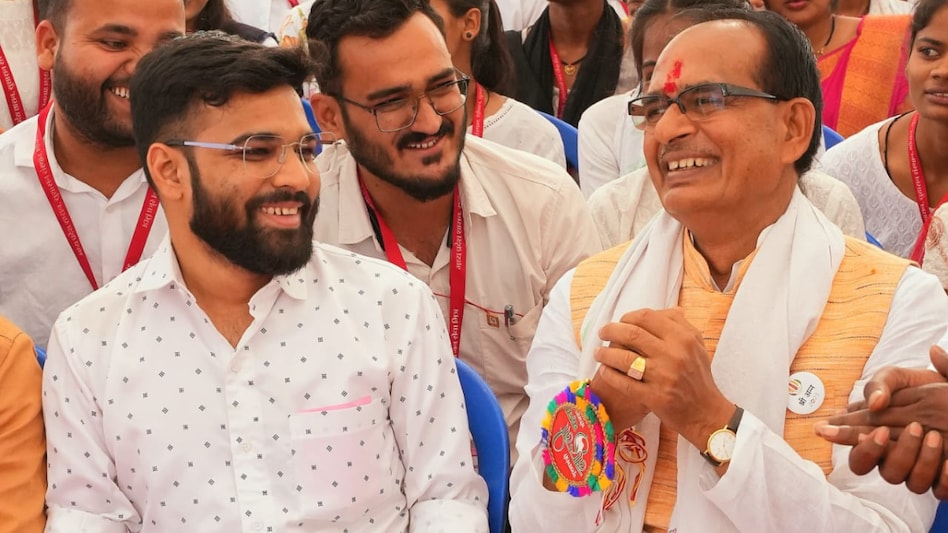 “These houses have never had electricity. How will the children in these houses study and what will be their future,” the 20-year-old says. He is hopeful that his efforts will fructify and these houses will one day be lit “These houses have never had electricity. How will the children in these houses study and what will be their future,” the 20-year-old says. He is hopeful that his efforts will fructify and these houses will one day be lit