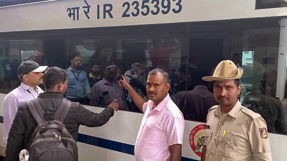 Stone pelting on Vande Bharat trains caused Rs 55 lakh loss since 2019: Rail Minister Stone pelting on Vande Bharat trains caused Rs 55 lakh loss since 2019: Rail Minister
