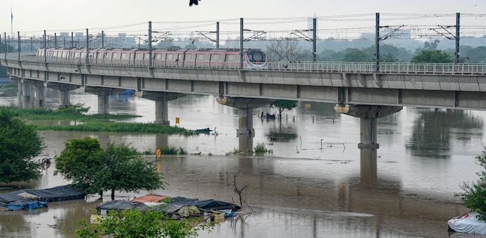 Delhi flood: Full List of affected areas, Traffic advisory and alternate routes Delhi flood: Full List of affected areas, Traffic advisory and alternate routes