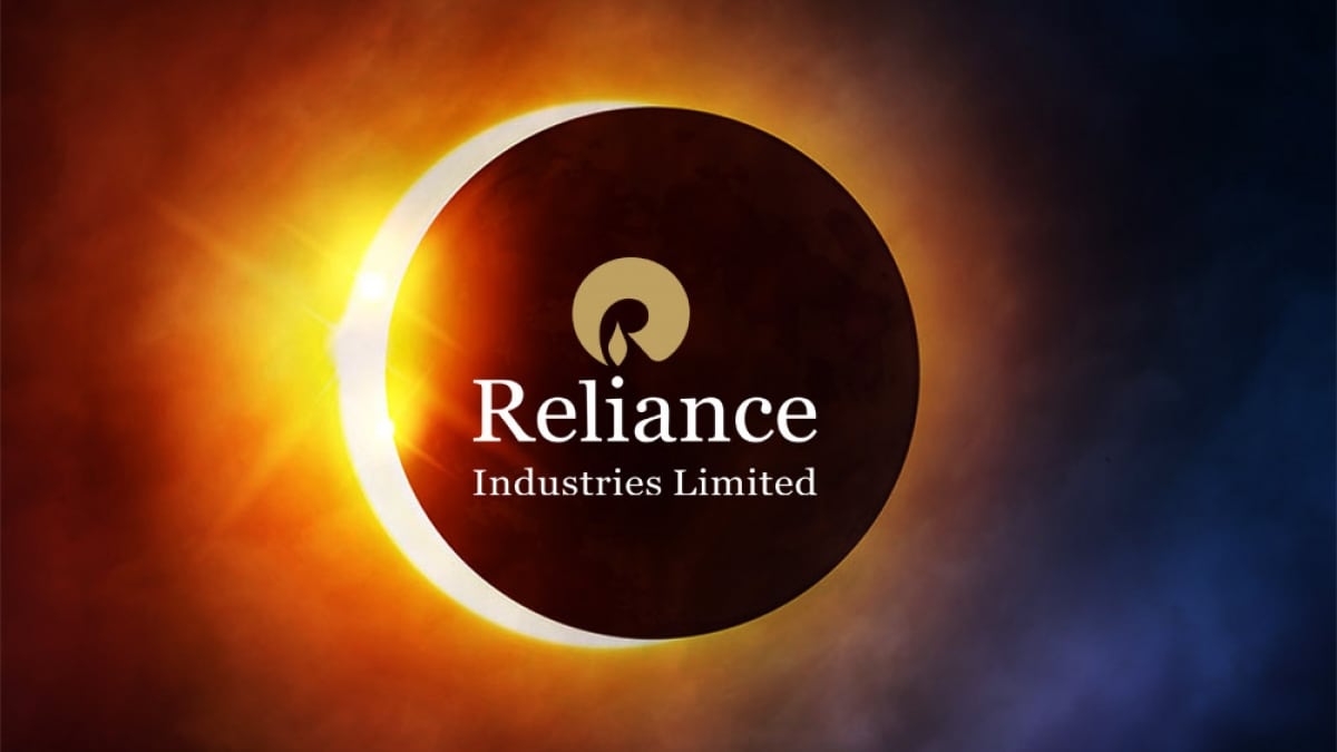 Reliance Industries shares trade ex-demerger, jump 1% after special  pre-open session - BusinessToday