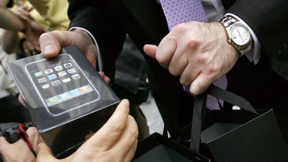 Unboxed original Apple iPhone model sold for whopping 1.3 crore at an auction Unboxed original Apple iPhone model sold for whopping 1.3 crore at an auction