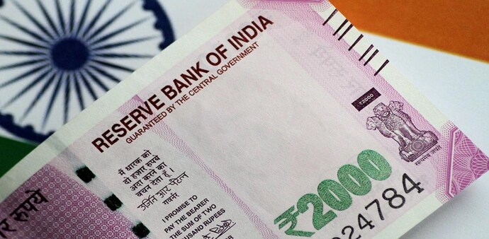 For a basic pay of up to Rs 3,500 per month, the DA rate will be 701.9% of pay, subject to a minimum of Rs 15,428. For a basic pay of up to Rs 3,500 per month, the DA rate will be 701.9% of pay, subject to a minimum of Rs 15,428.