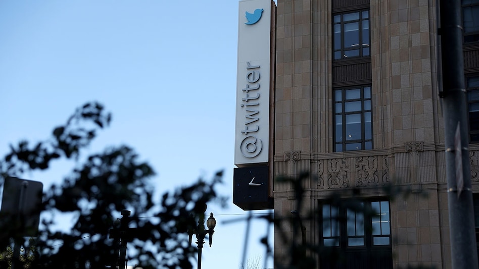 Twitter blocks access to Pakistan govt account in Gilgit-Baltistan; locates region’s users in Kashmir Twitter blocks access to Pakistan govt account in Gilgit-Baltistan; locates region’s users in Kashmir