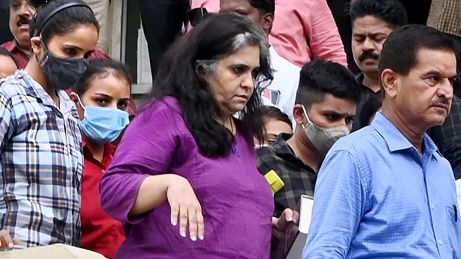 The Gujarat Police had lodged an FIR against Teesta Setalvad allegedly fabricating documents in the 2002 Gujarat riots case. The Gujarat Police had lodged an FIR against Teesta Setalvad allegedly fabricating documents in the 2002 Gujarat riots case.