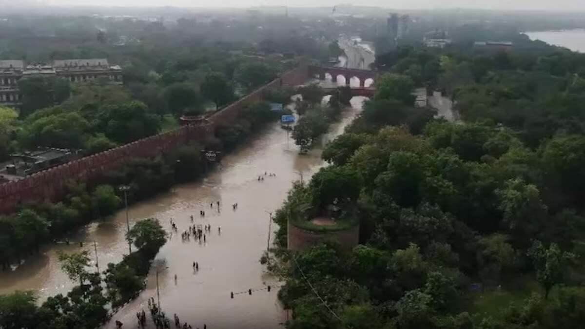 The Delhi government is running relief camps in schools bordering the river. The Delhi government is running relief camps in schools bordering the river.
