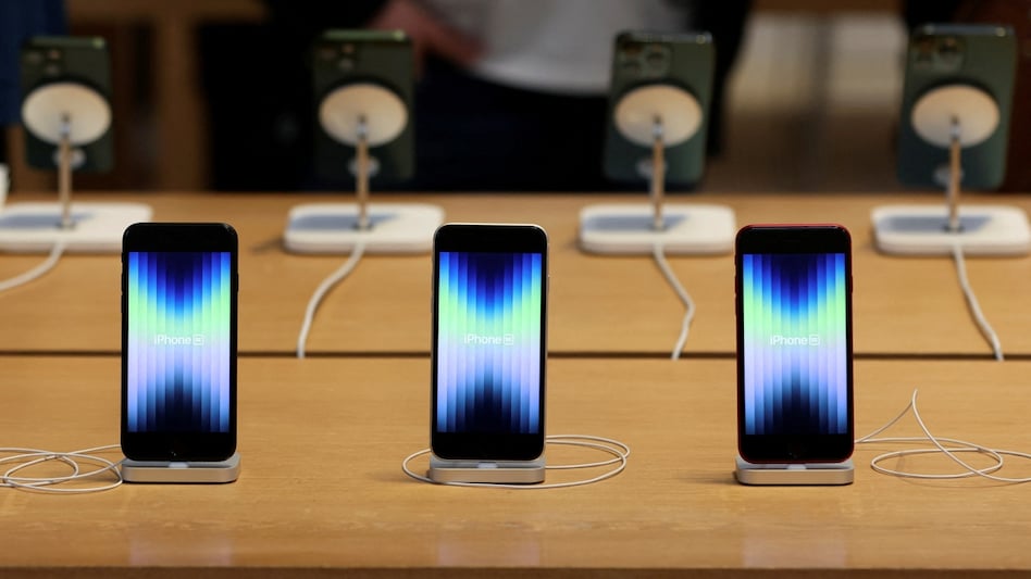 Smartphone shipments decline by 6% YoY in Q2 2023 in India (Photo: Reuters) Smartphone shipments decline by 6% YoY in Q2 2023 in India (Photo: Reuters)