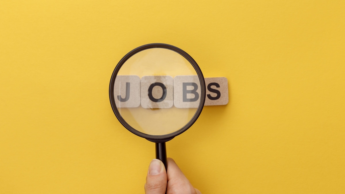According to the report, this period witnessed the posting of 32,000 jobs, with sectors like BFSI, M&I, Retail, and Telecom intensifying their hiring efforts to meet the surge in demand during India's festive season According to the report, this period witnessed the posting of 32,000 jobs, with sectors like BFSI, M&I, Retail, and Telecom intensifying their hiring efforts to meet the surge in demand during India's festive season