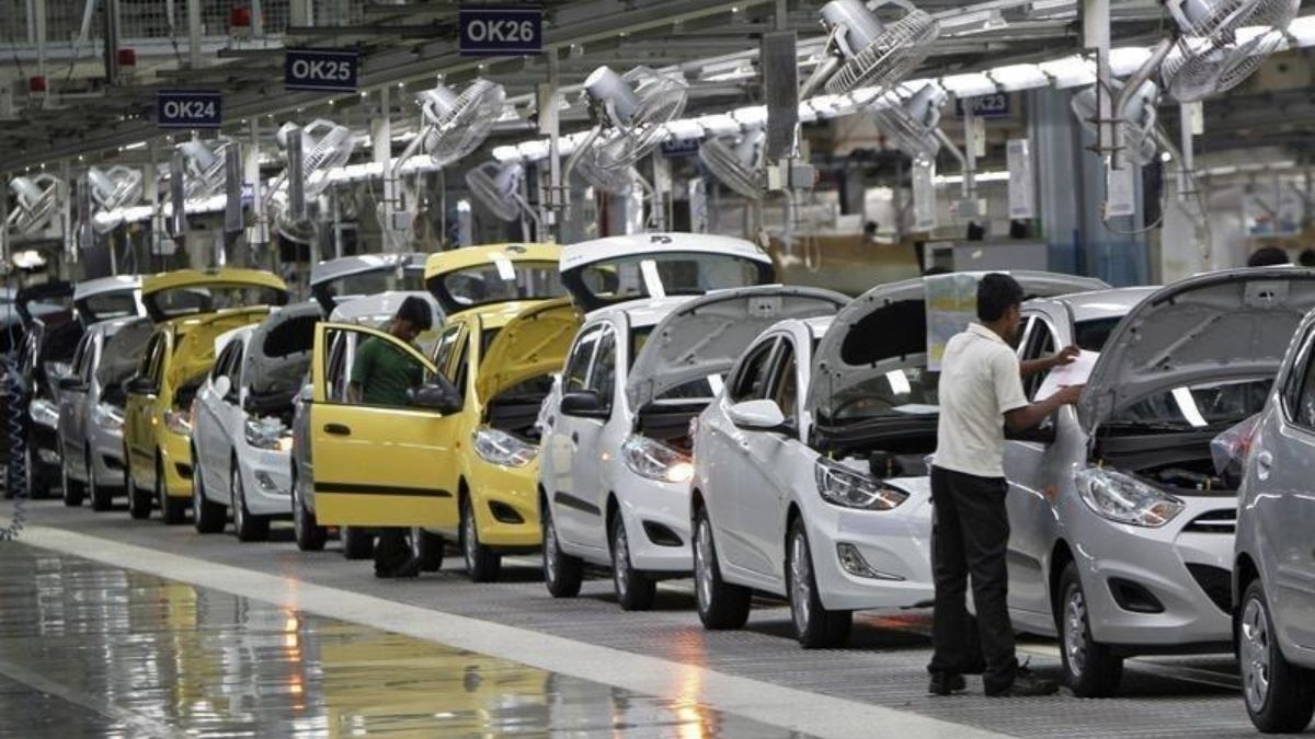 Indian car market grows, two-wheeler segment struggles in July