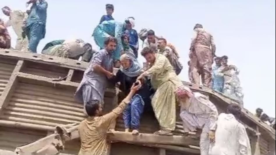 Train derailment in southern Pakistan claims 33 lives, injures over 80 Train derailment in southern Pakistan claims 33 lives, injures over 80