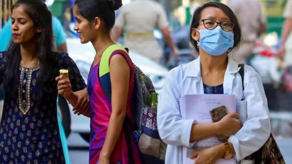 This makes the legs appear blue or purple, signalling a lack of oxygen. This makes the legs appear blue or purple, signalling a lack of oxygen.