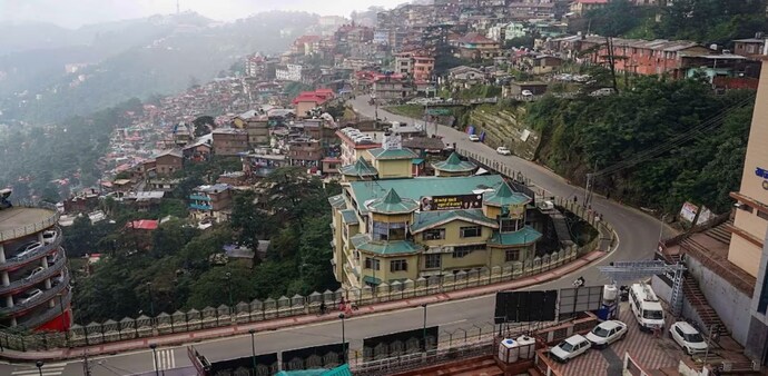 Damaged roads and bad weather have compelled hundreds of tourists to cancel their holiday trips. Damaged roads and bad weather have compelled hundreds of tourists to cancel their holiday trips.