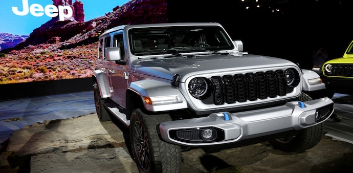 Hybrid cars getting boost from US manufacturers Hybrid cars getting boost from US manufacturers