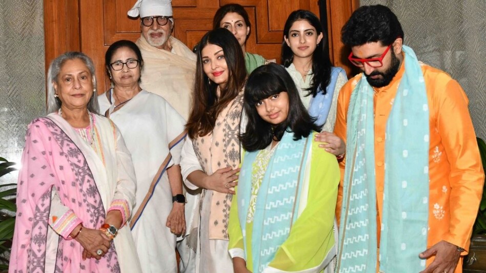 Mamata Banerjee ties Rakhi to 'Bharat Ratna' Amitabh Bachchan, invites him to attend Durga Puja, Kolkata Film Festival Mamata Banerjee ties Rakhi to 'Bharat Ratna' Amitabh Bachchan, invites him to attend Durga Puja, Kolkata Film Festival