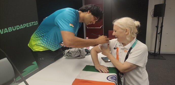 Neeraj Chopra signing Hungarian fan's t-shirt Neeraj Chopra signing Hungarian fan's t-shirt