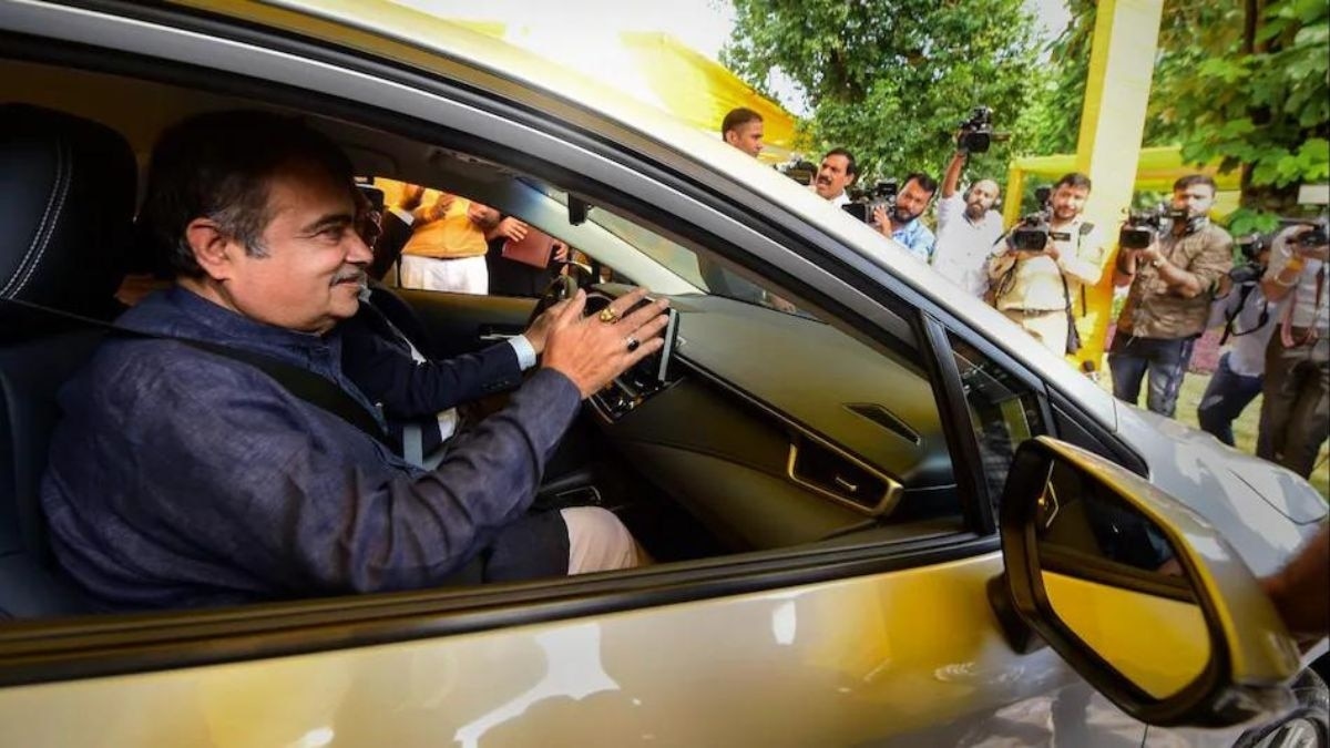 Nitin Gadkari to introduce new flex-fuel powered Innova Nitin Gadkari to introduce new flex-fuel powered Innova