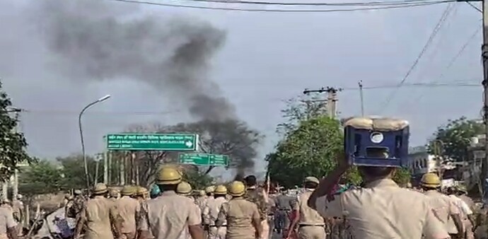 Nuh: Security personnel attempt to disperse miscreants after stones were pelted at a 'Brij Mandal Jalabhishek Yatra' in Nuh on Monday. (PTI) Nuh: Security personnel attempt to disperse miscreants after stones were pelted at a 'Brij Mandal Jalabhishek Yatra' in Nuh on Monday. (PTI)
