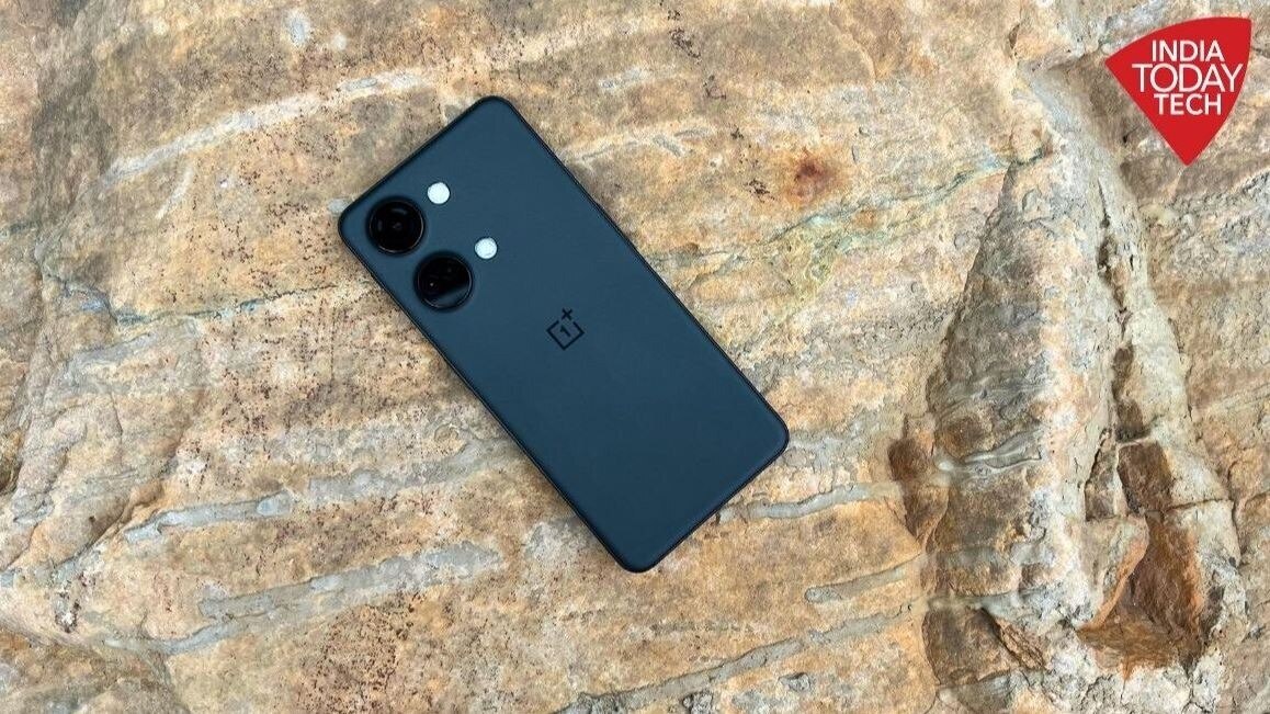 OnePlus India announces lifetime warranty for its smartphones affected by green screen issue