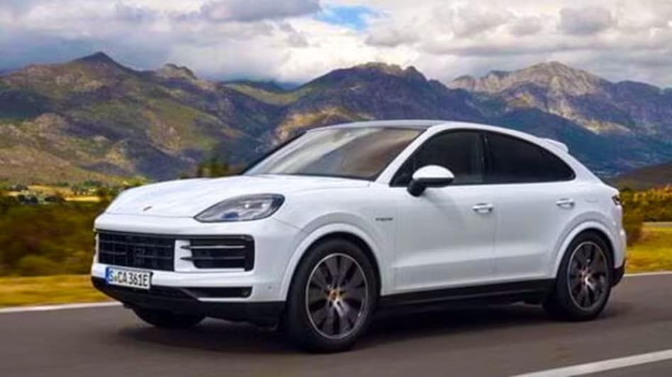Porsche introduced a mid-lifecycle update for the 2023 Porsche Cayenne and Cayenne Coupe earlier this year. Porsche introduced a mid-lifecycle update for the 2023 Porsche Cayenne and Cayenne Coupe earlier this year.