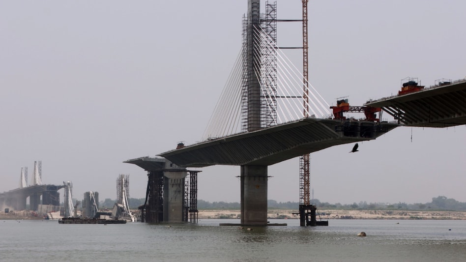 Already there are 12 major ports and over 200 non-major ports in the country, along the 7,500-km long coastline. Vadhavan Port in Maharashtra, which is under construction, would be the 13th major port in India Already there are 12 major ports and over 200 non-major ports in the country, along the 7,500-km long coastline. Vadhavan Port in Maharashtra, which is under construction, would be the 13th major port in India