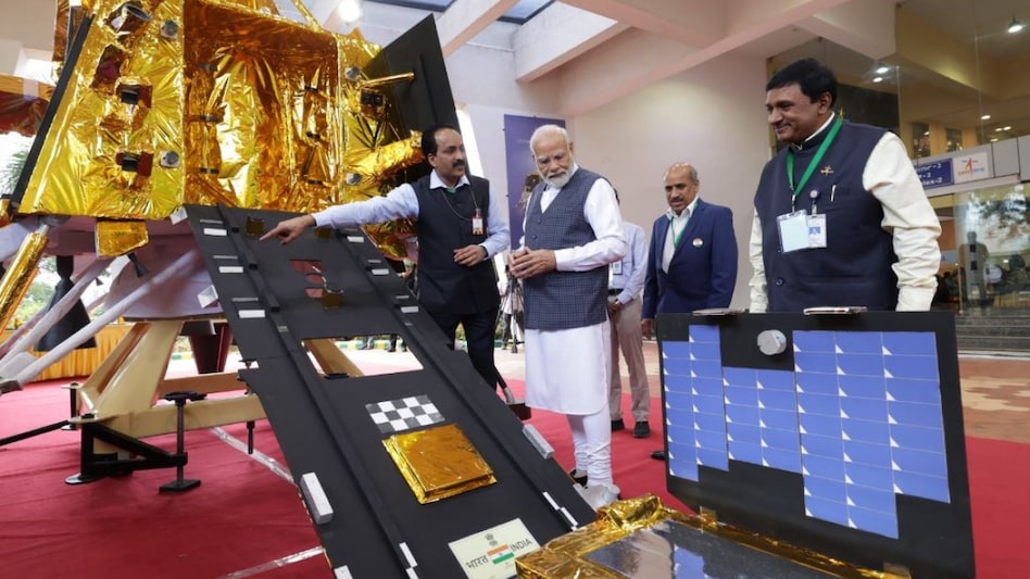 Chandrayaan-3: PM Modi at ISRO's command centre in Bengaluru Chandrayaan-3: PM Modi at ISRO's command centre in Bengaluru