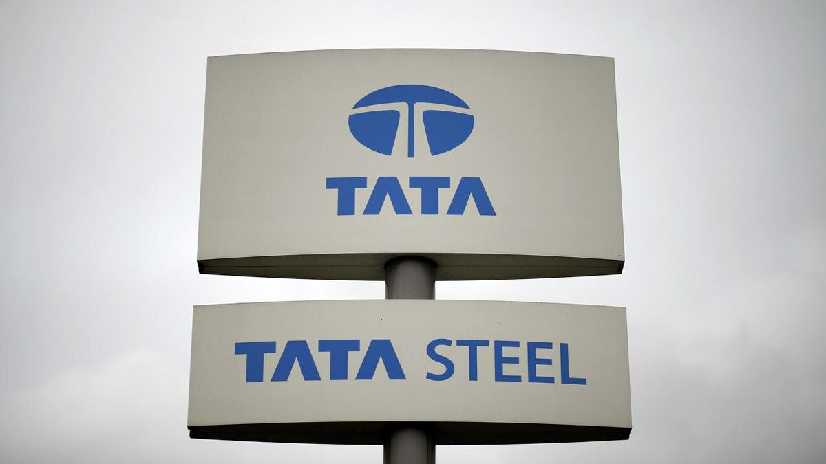 Tata Steel shares approach 52-week high; what should investors do? 