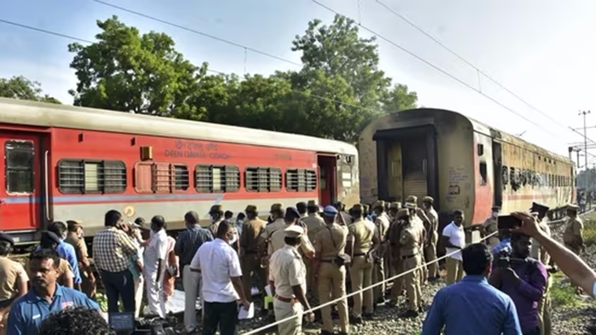 Tamil Nadu: 9 dead, 20 injured as fire breaks out in train at Madurai station