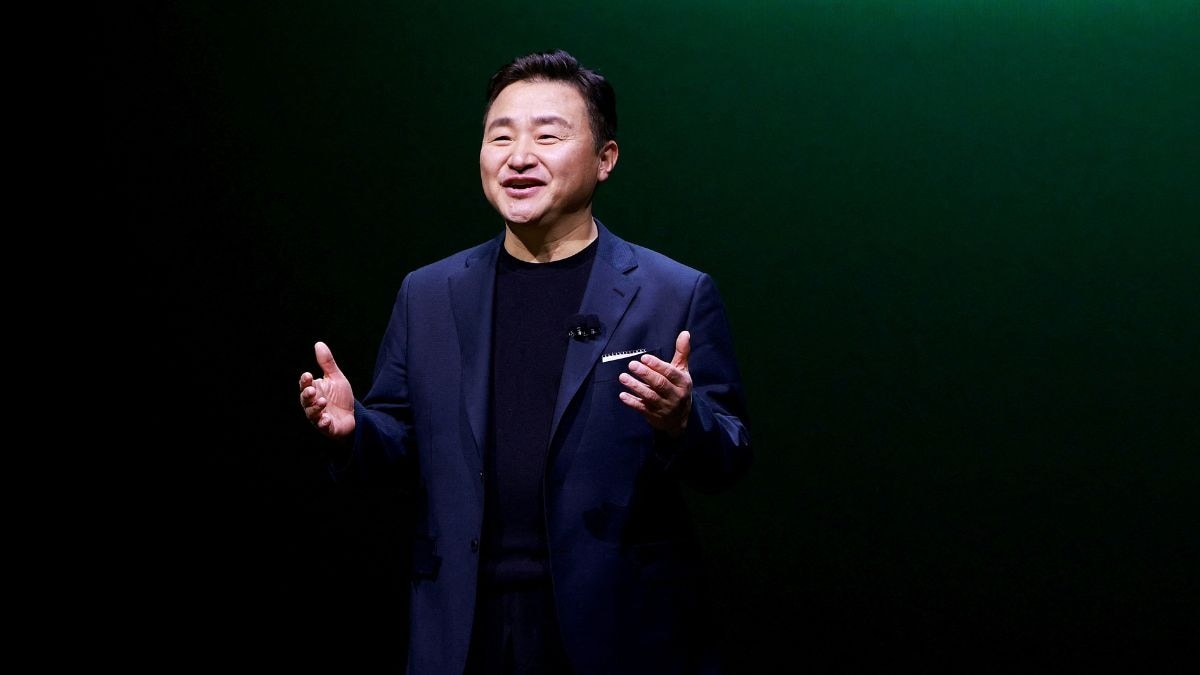 TM Roh, President and Head of MX Business, Samsung Electronics said that the reason they got into the foldables space is because it was natural that people would want to use foldable smartphones TM Roh, President and Head of MX Business, Samsung Electronics said that the reason they got into the foldables space is because it was natural that people would want to use foldable smartphones