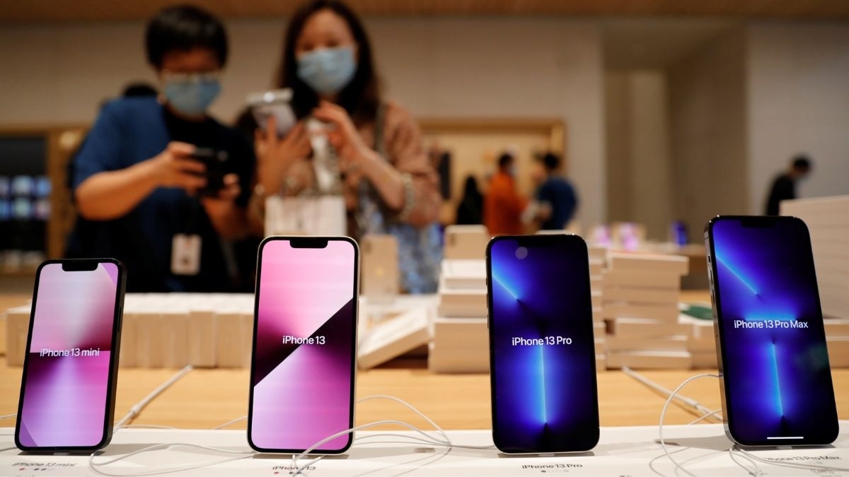 Amazon, Flipkart and Vijay Sales are hosting sales in India. Amazon, Flipkart and Vijay Sales are hosting sales in India.