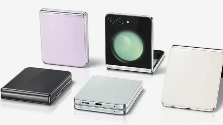 The pocket-friendly nature of the Z Flip 5 makes it a desirable choice for users who value both functionality and portability in their smartphones. The pocket-friendly nature of the Z Flip 5 makes it a desirable choice for users who value both functionality and portability in their smartphones.