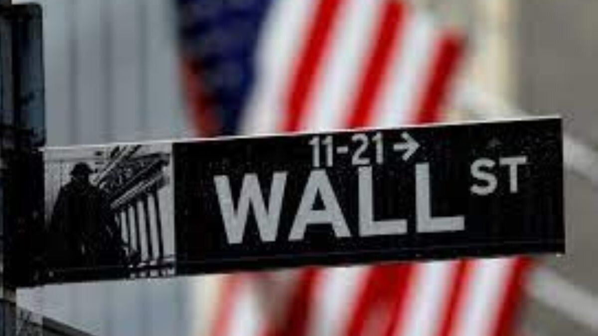 Wall St extends gains on slowing but strong US labor market