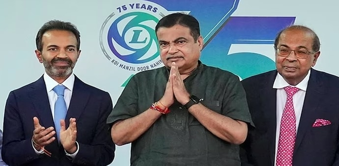 Union Minister for Road Transport and Highways Nitin Gadkari at the 75th anniversary celebration of Ashok Leyland in Chennai. Union Minister for Road Transport and Highways Nitin Gadkari at the 75th anniversary celebration of Ashok Leyland in Chennai.