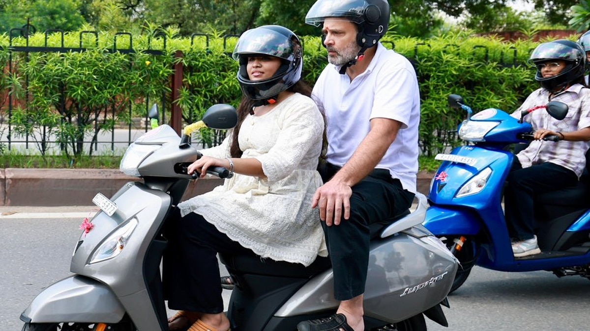 Rahul Gandhi added that they will lead India to a brighter future Rahul Gandhi added that they will lead India to a brighter future