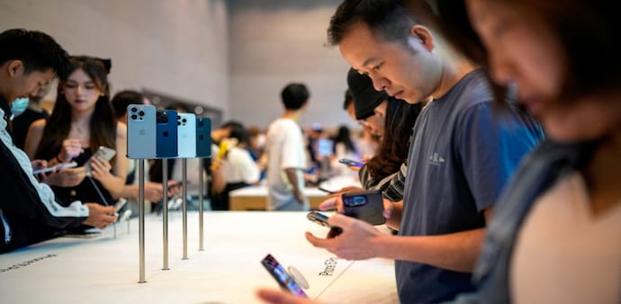 People look at the new iPhone 15 Pro as Apple's new iPhone 15 officially goes on sale across China at an Apple store in Shanghai, China (REUTERS/Aly Song) People look at the new iPhone 15 Pro as Apple's new iPhone 15 officially goes on sale across China at an Apple store in Shanghai, China (REUTERS/Aly Song)