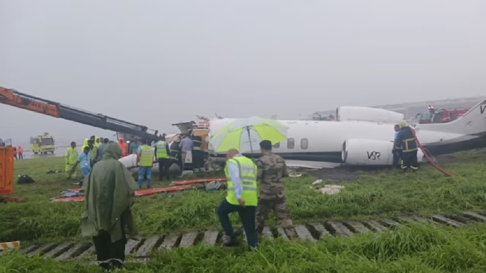 Small aircraft skids off runway at Mumbai airport amid heavy rains; eight people injured Small aircraft skids off runway at Mumbai airport amid heavy rains; eight people injured