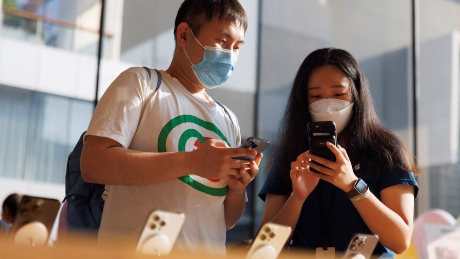 For the first half of 2023, Apple held 67% of market share for phones priced over $600, followed by Huawei with 15.6% For the first half of 2023, Apple held 67% of market share for phones priced over $600, followed by Huawei with 15.6%