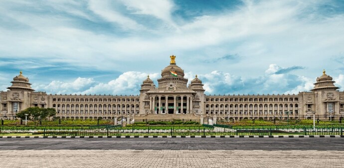 Small-time vendors, gig workers impacted by Bengaluru bandh as white collar employees resort to remote work Small-time vendors, gig workers impacted by Bengaluru bandh as white collar employees resort to remote work